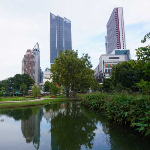 Бангкок. Парк Патумвананурак. (30.10.2023)
