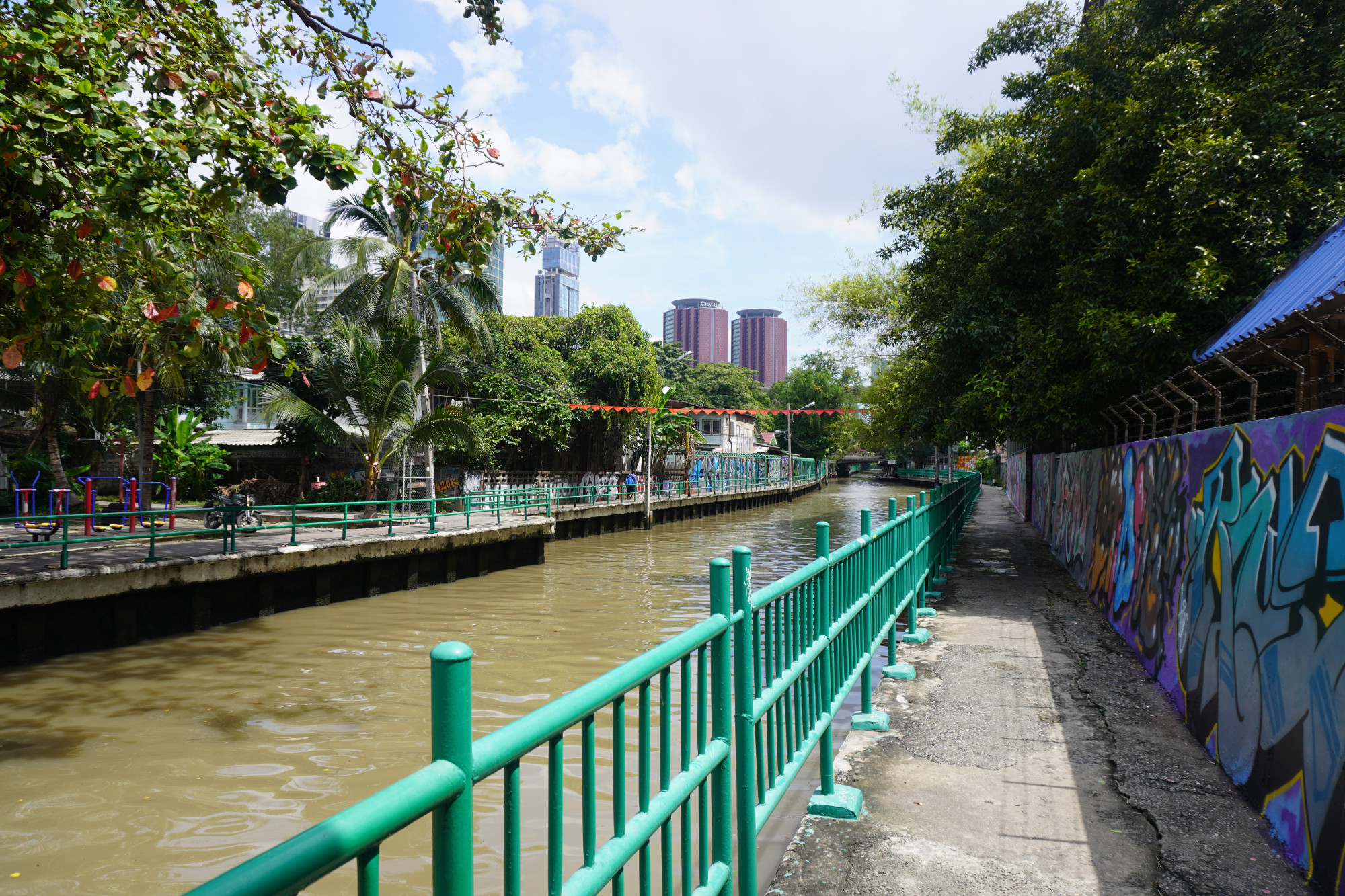 Бангкок. Район Баан Хруа. (30.10.2023)