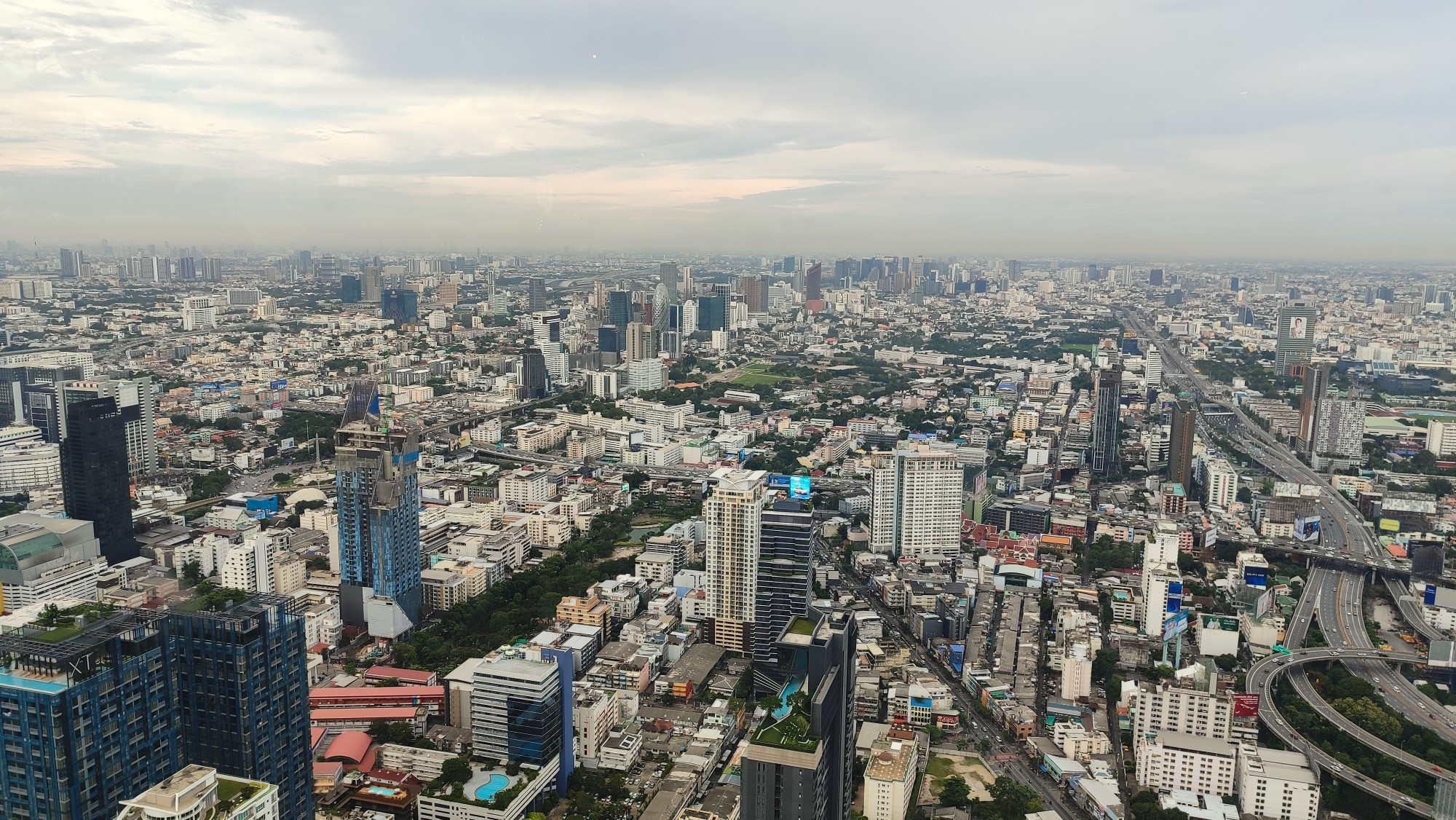 Бангкок. Вид со смотровой площадки башни Байок II. (30.10.2023)