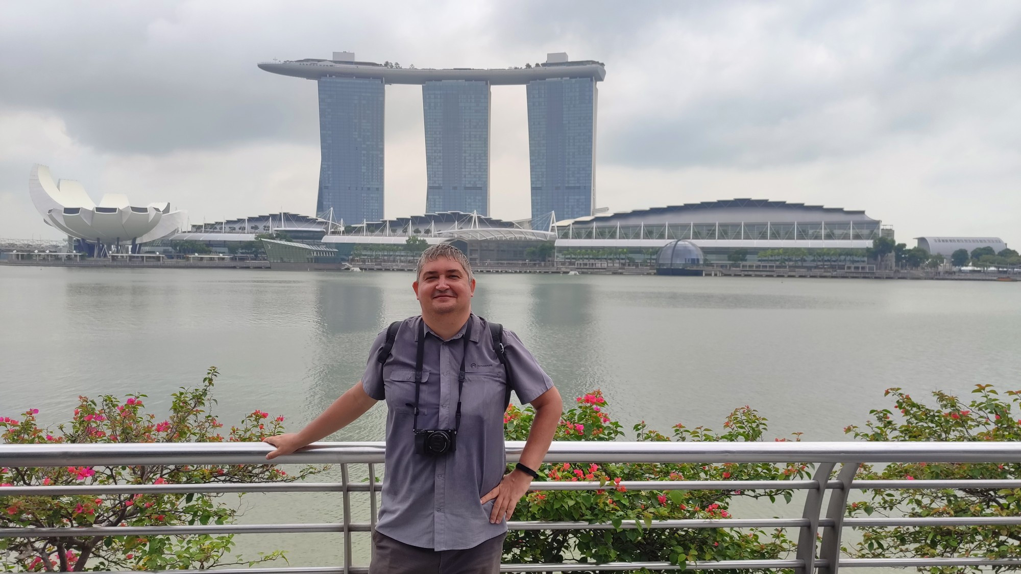 Сингапур. Я и вид на Marina Bay Sands. (11.01.2024)