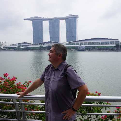 Сингапур. Я и вид на Marina Bay Sands. (11.01.2024)