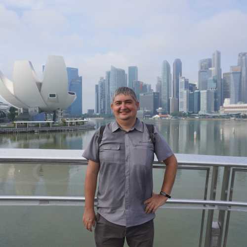 Сингапур. Я и вид на Марина Бэй. (11.01.2024)