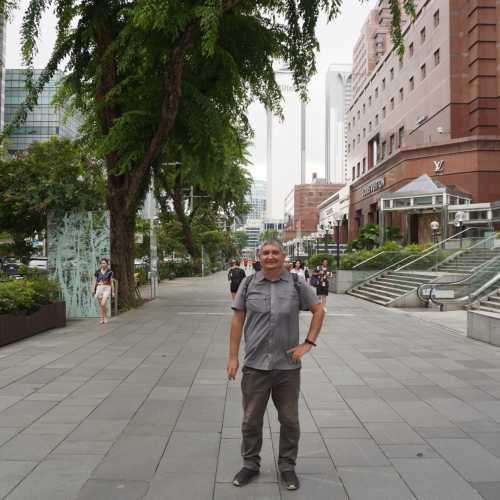 Сингапур. Я на улице Орчард-Роуд. (11.01.2024)