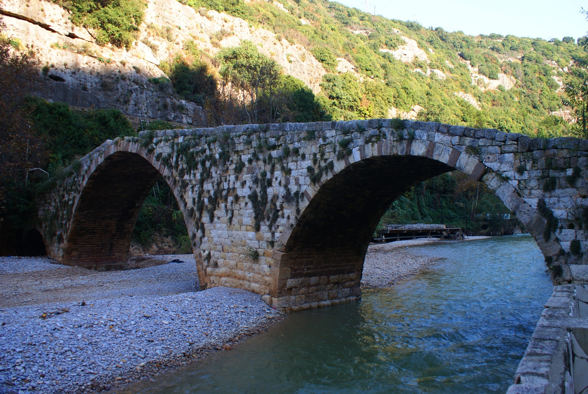 Old Osman bridge near Beirut<br/>
Старый османский мост недалеко от Бейрута