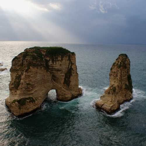 Pigeons' Rock. Beirut.<br/>
Голубиные скалы. Бейрут.<br/>
