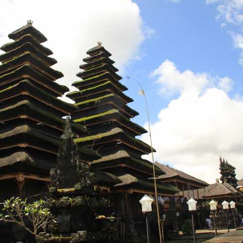 Пура Бесаких, Индонезия