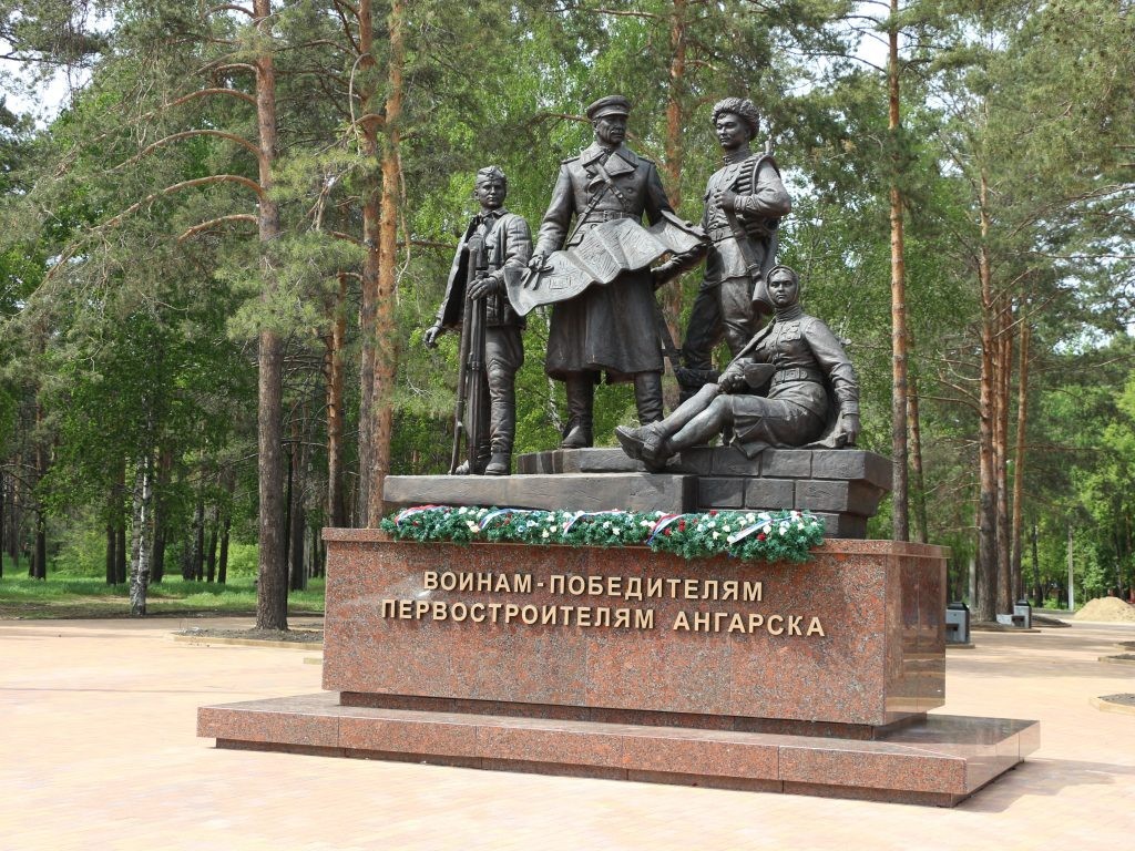Памятник ангарском первостроителям. Июль, 2018 г.