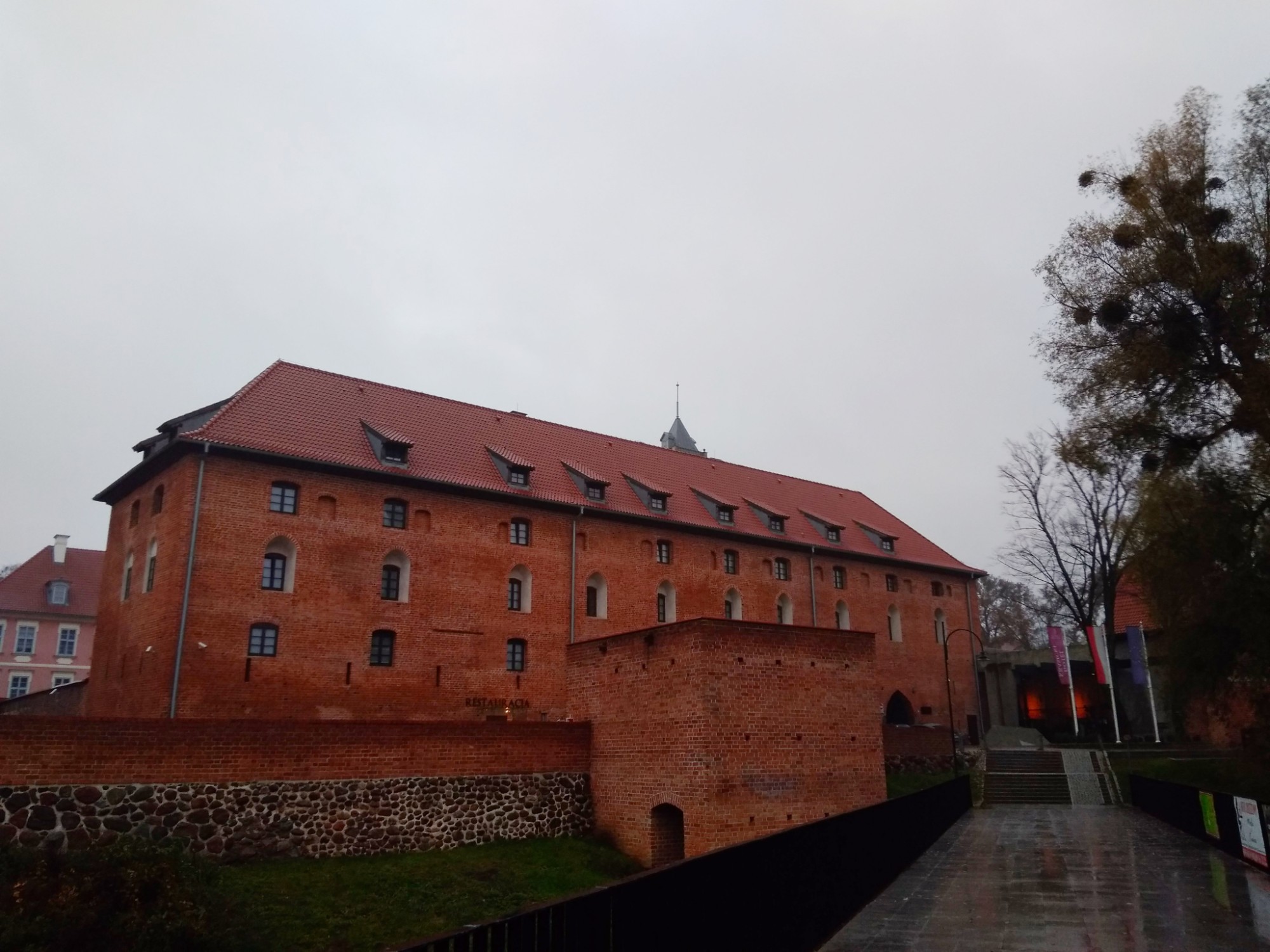 Часть лидзбаргско замка, где у чвоег дяди жил известный учёный Николай Коперник…