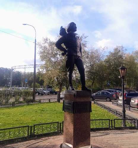Памятник первому российскому лётчику М.Н. Ефимову. 26.09.2023г.
