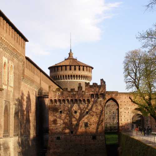 Замок Сфорца, Италия