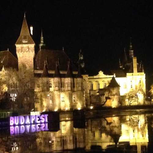 Ночной замок в Будапеште =)