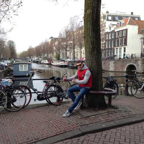 Вот и добрался до Амстердама, город впечатлил своей архитектурой =)
