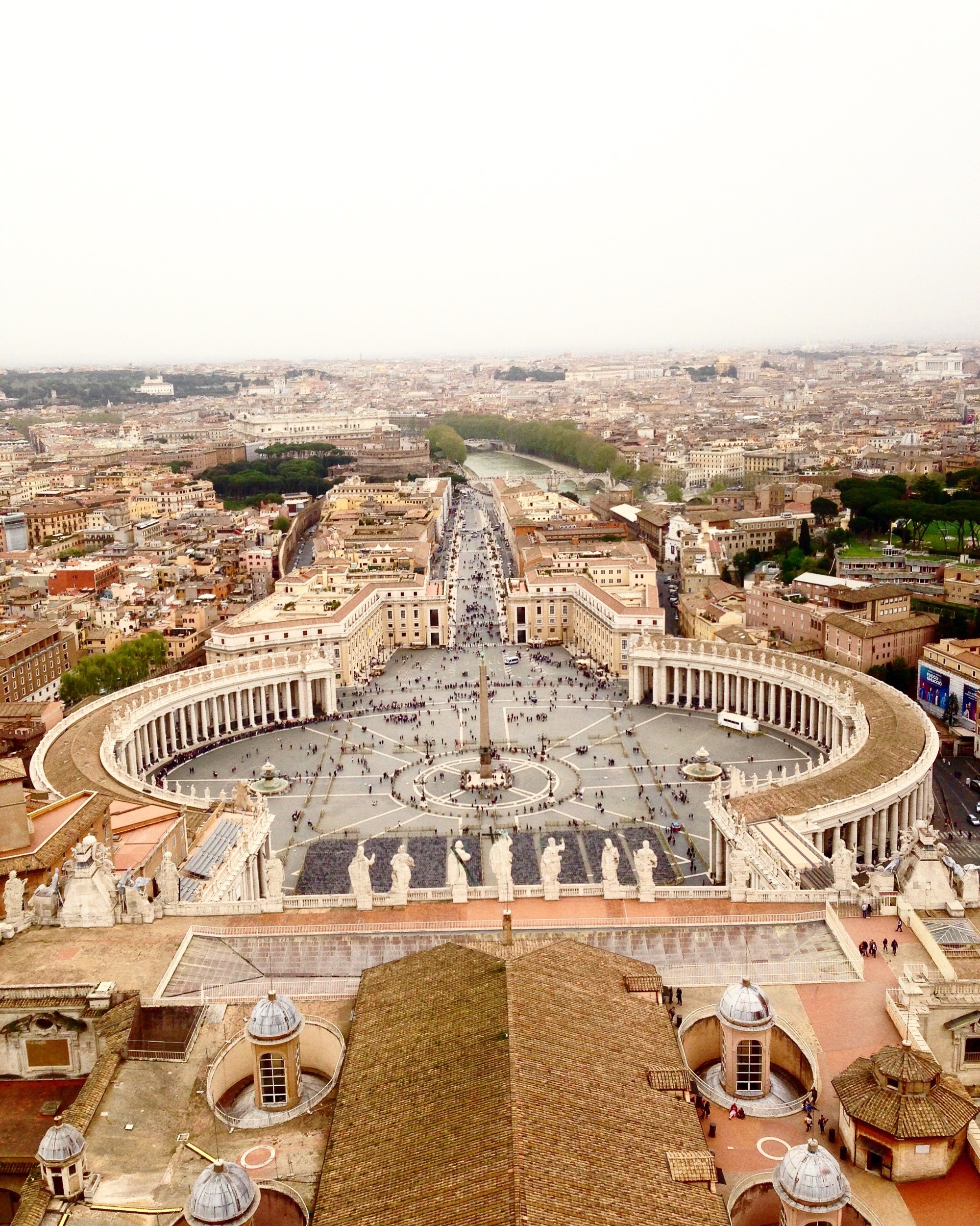 Вид сверху Ватикана =)С 11 февраля 1929 года Ватикан стал независимым государством с наименованием Град Ватикан. Мало кто знает, что в римскую эпоху на Ватиканском холме был сооружен цирк для потех
