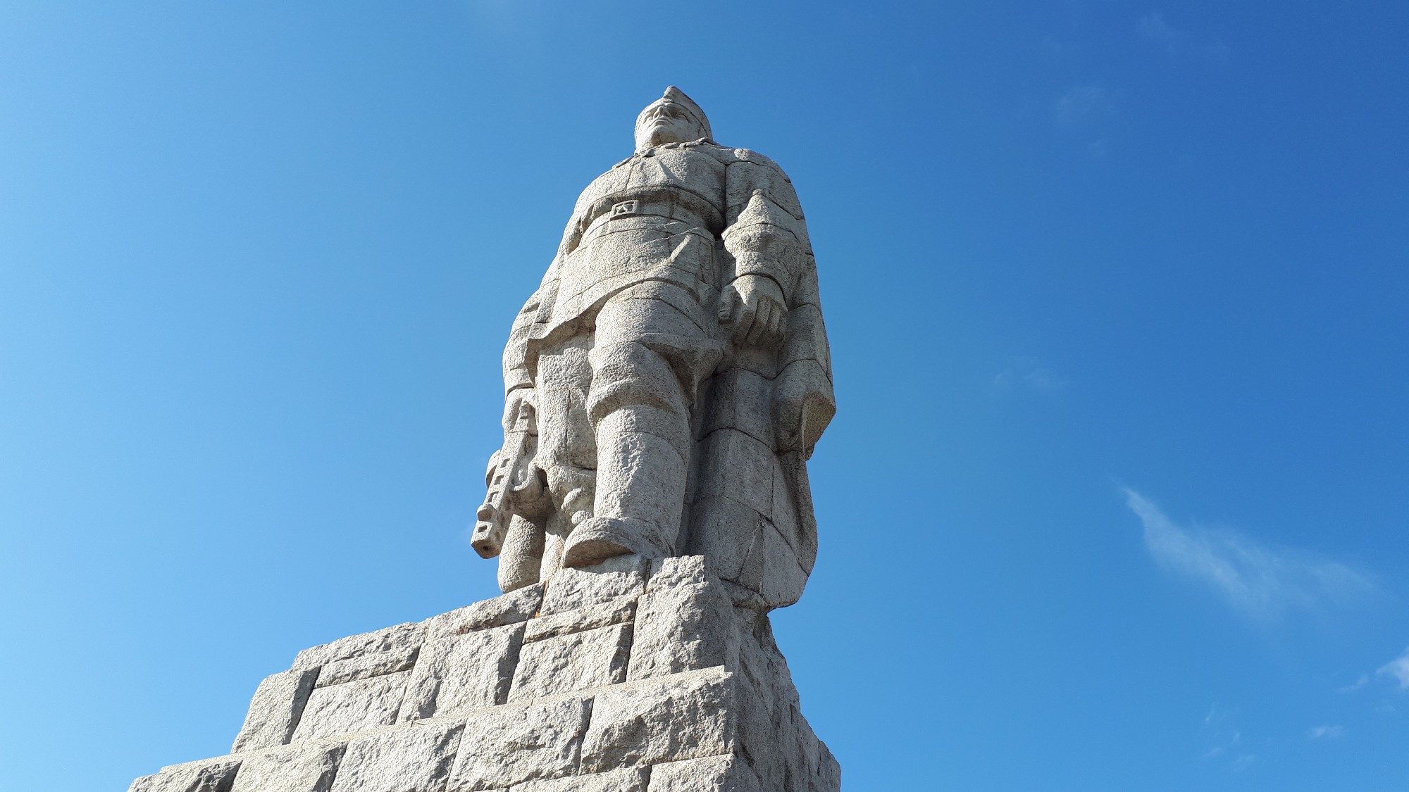 Памятник алеше в болгарии фото крупным планом