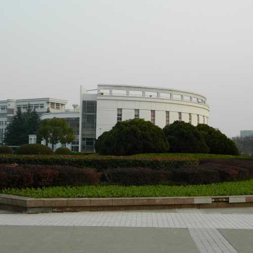 Шанхайский университет, Китай
