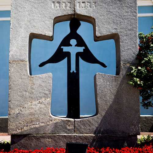 Памятник жертвам Голодомора 1932-1933 годов photo