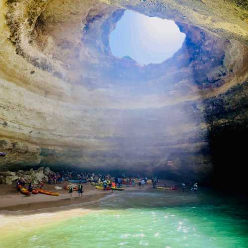 Пещеры пляжа Бенагил, Португалия