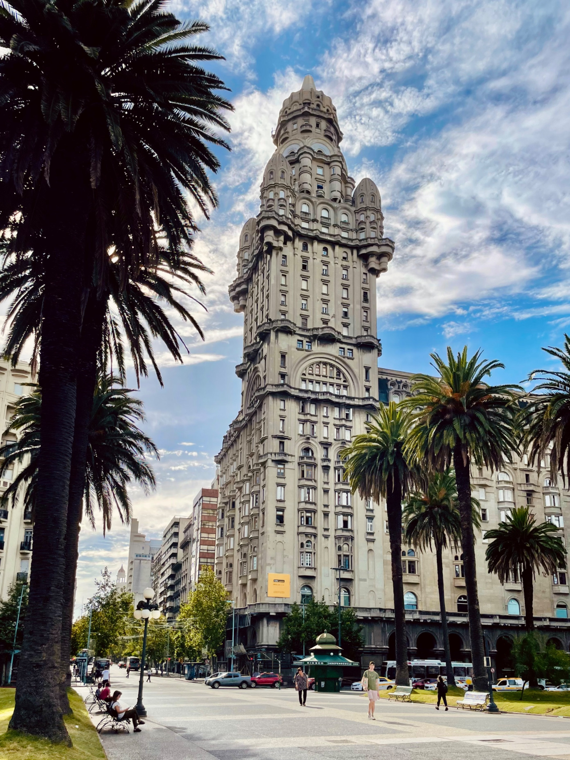 Palacio Salvo, Uruguay