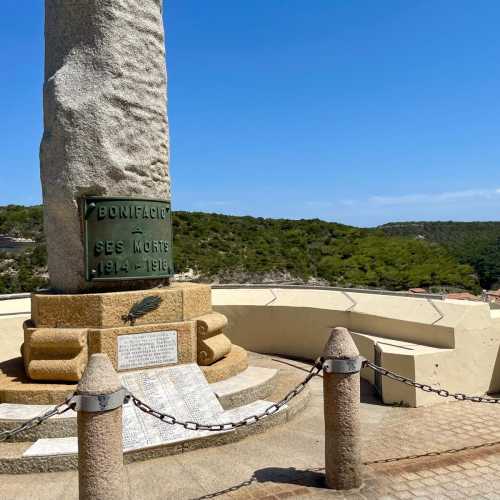 Monument aux Morts photo