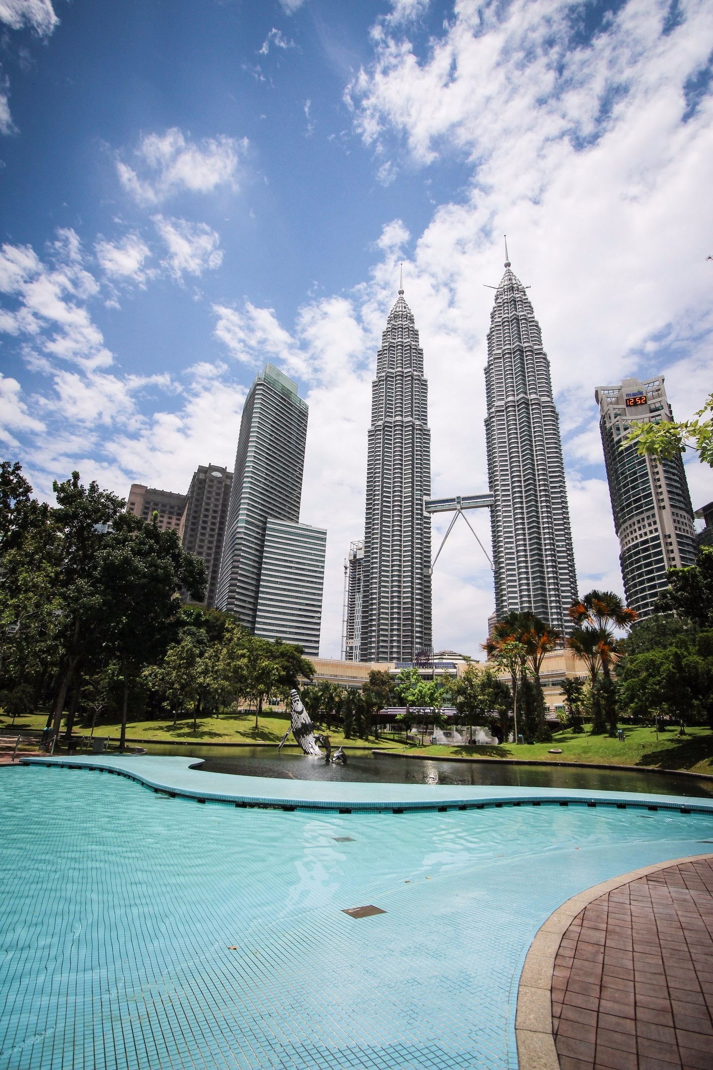 Petronas Twin Towers<br/>
Вид с KLCC парка 