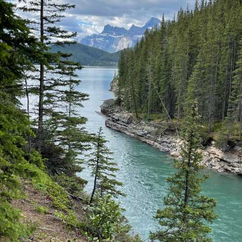 Lake Minnewanka, Канада