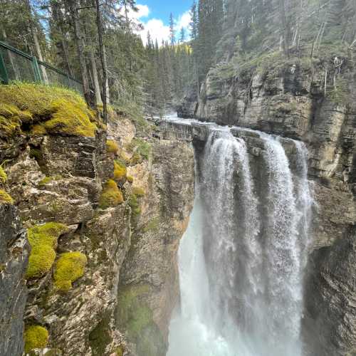 Upper Falls, Канада