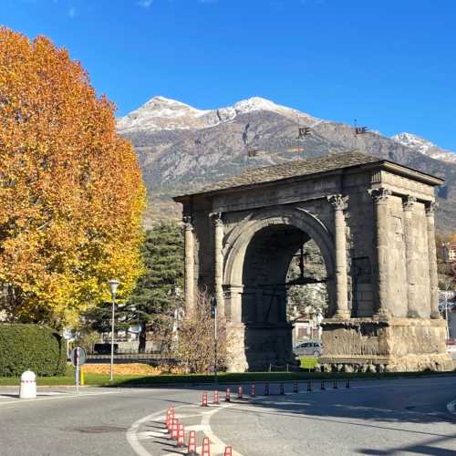 Arco d'Augusto, Италия