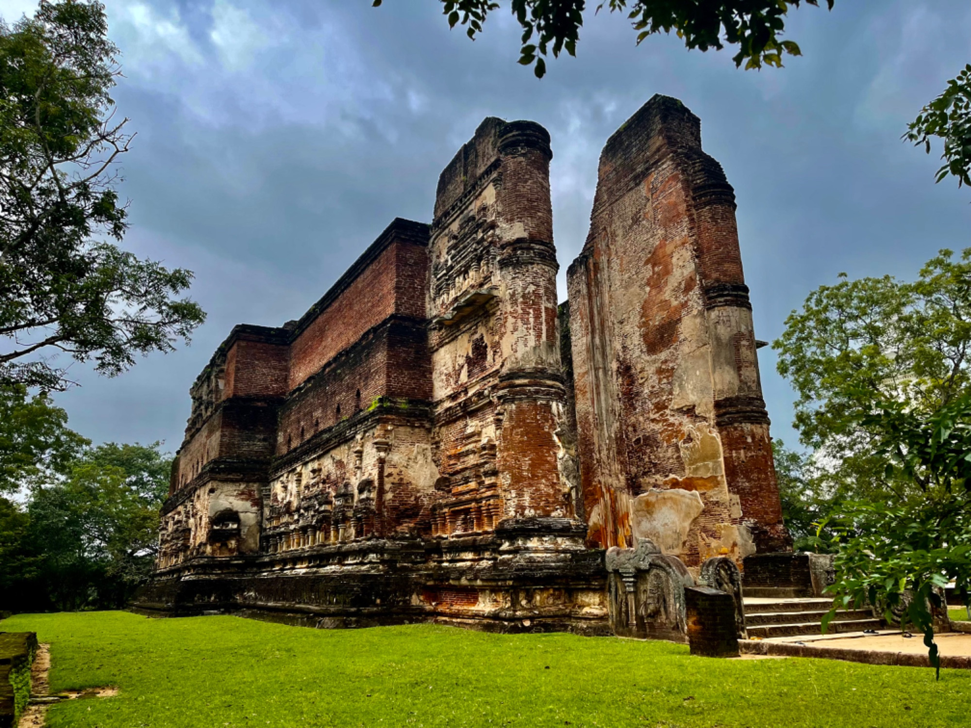 Lankatilaka viharaya, Sri Lanka