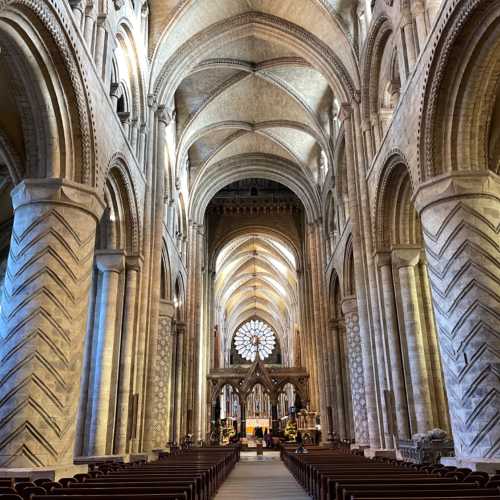 Даремский кафедральный собор, Великобритания