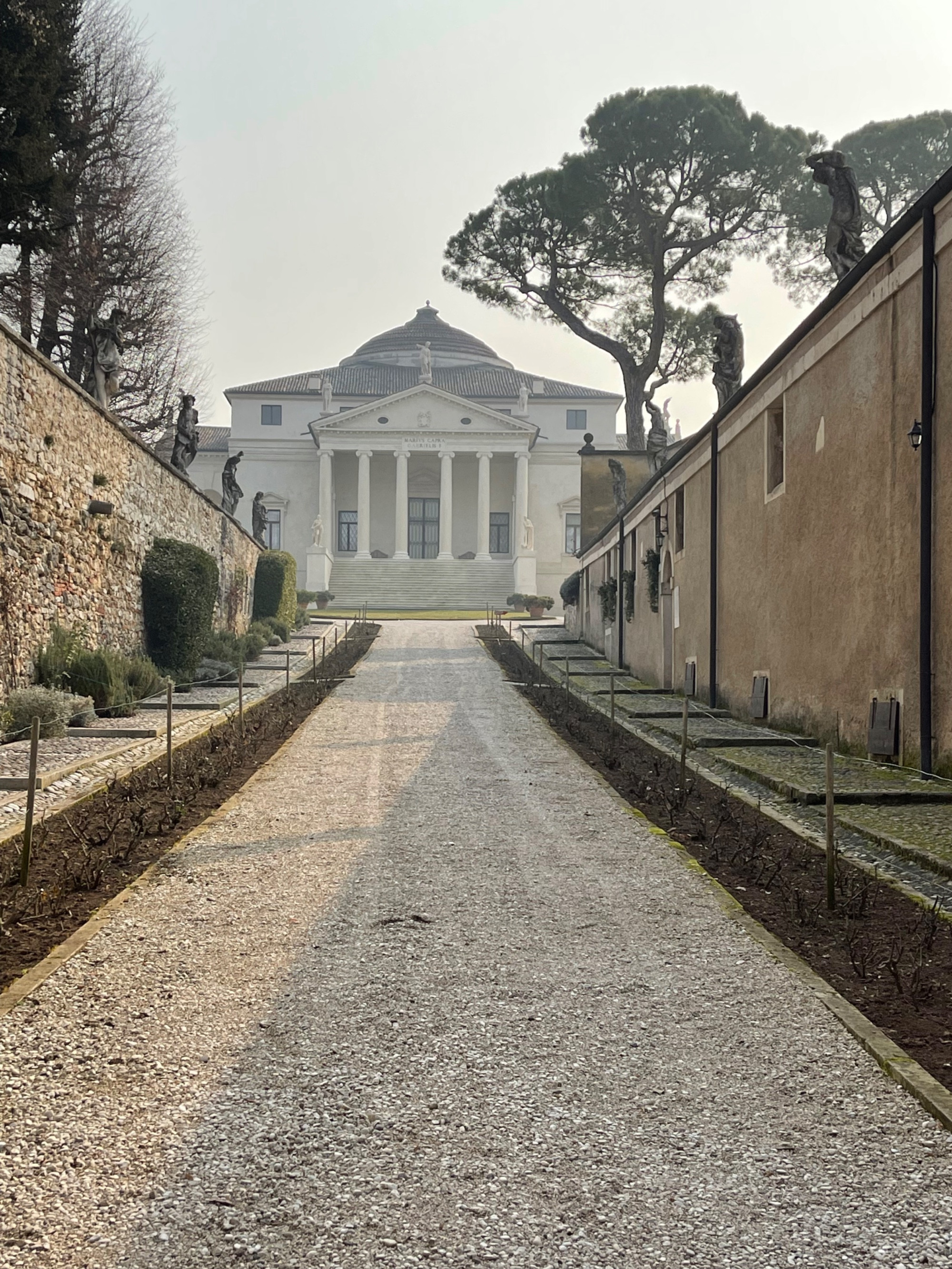 Вилла Капра, Italy