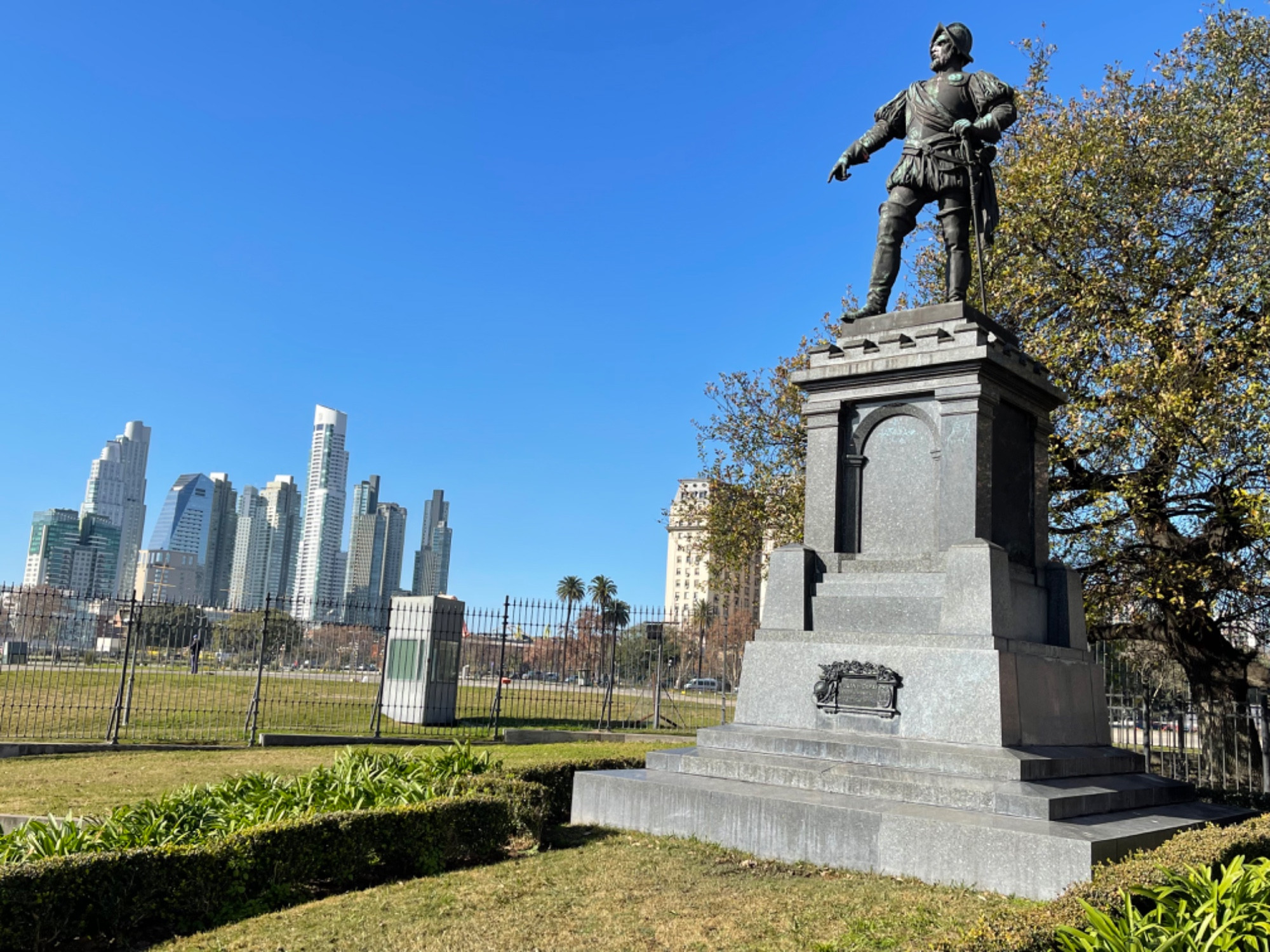 Monuments Huan de Garay, Аргентина