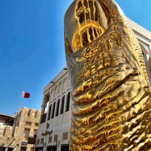 Gold finger, Qatar