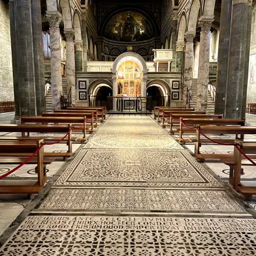 Базилика Сан Миниато, Italy