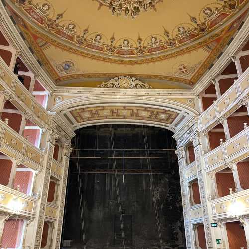 Teatro Poliziano, Италия