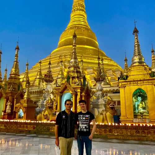 Shwedagon Pagoda photo