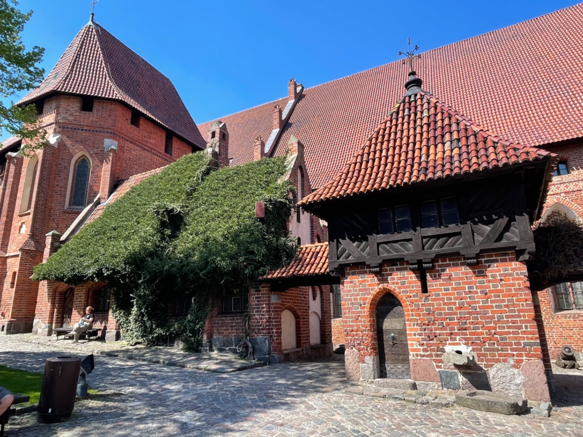 Замковый двор, Poland