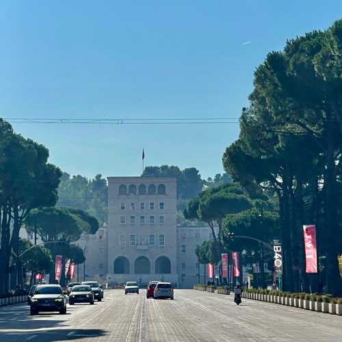 Albanian University, Албания