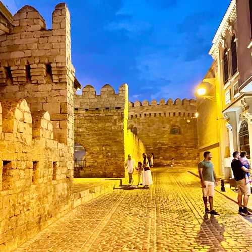 Double Gate, Азербайджан