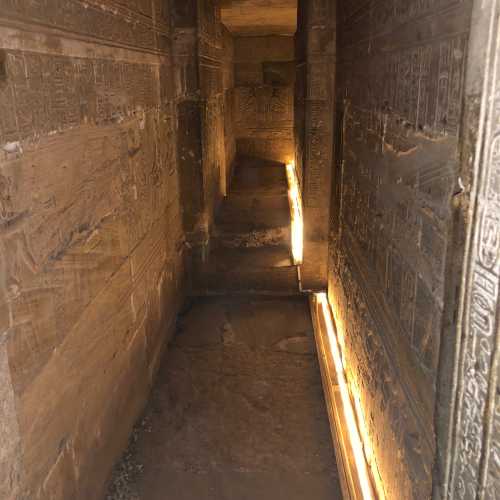 Египет. Нижний этаж Храма богини Хатхор в Дендере. Январь 2023