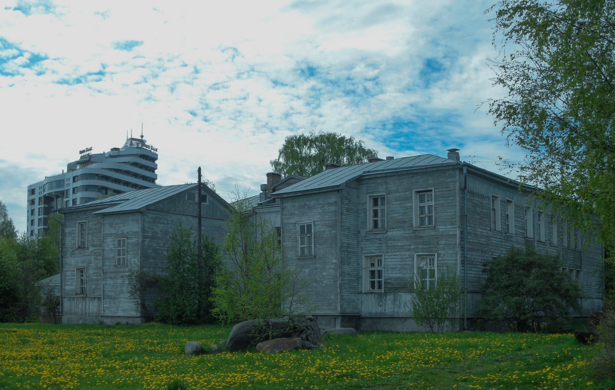 Деревянный дом на набережной Петрозаводска Петрозаводск, Россия. 80201.  Фотография пользователя Наталия Севастьянова на 3Pulse.com