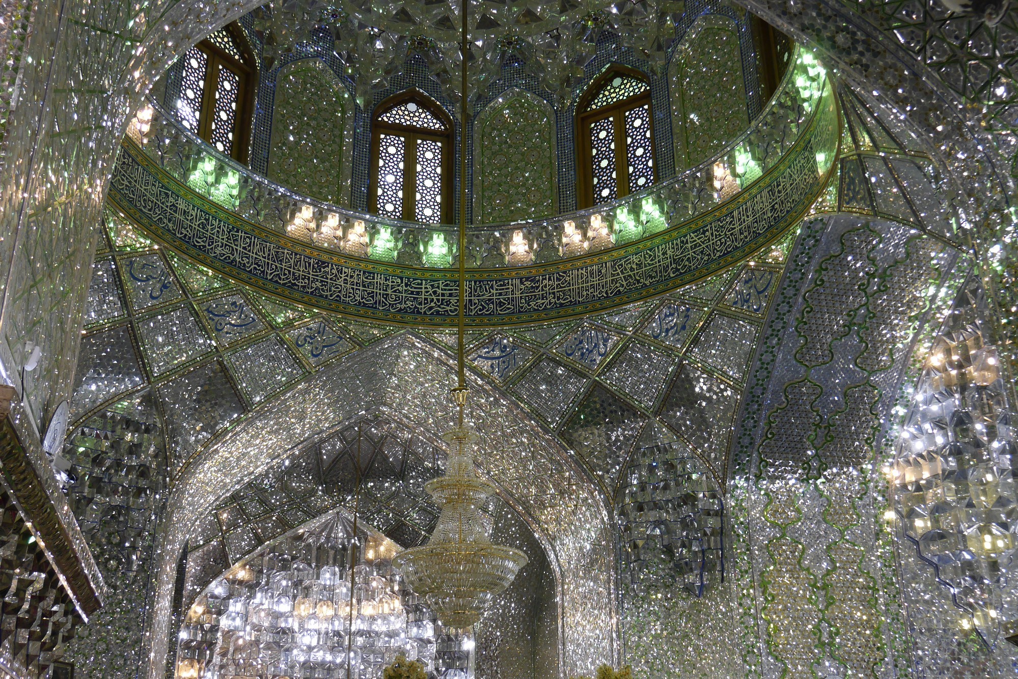 Зеркальная мечеть имамзаде Али Ибн-Хамзе
