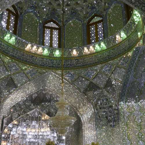 Зеркальная мечеть имамзаде Али Ибн-Хамзе