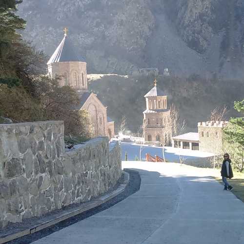 Дарьяльское ущелье, мужской монастырь
