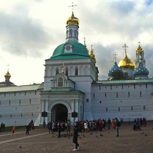 Троице-Сергиевская лавра, центральный вход