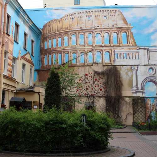 Courtyard on Italian 29, Russia