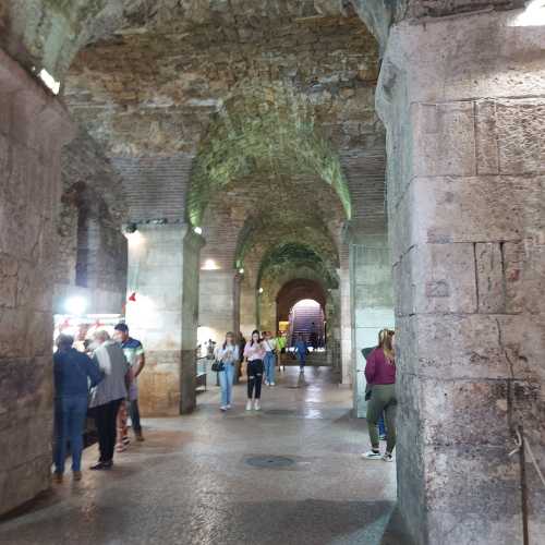 Sotterranei Palazzo di Diocleziano