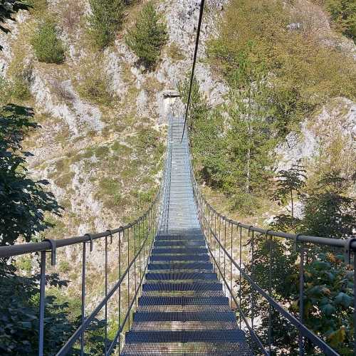 Ponte Tibetano Roccamandolfi, Italy