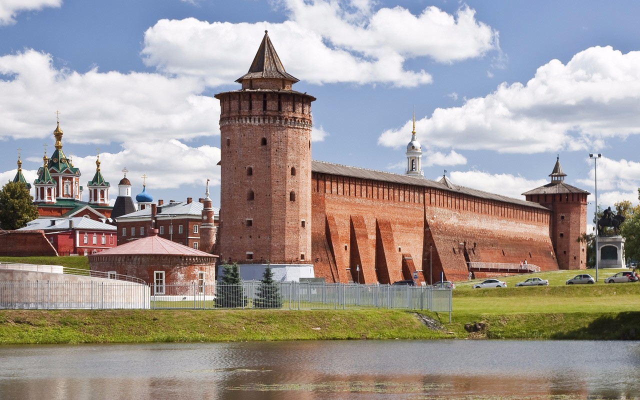 Мари́нкина ба́шня — одна из семи сохранившихся до наших дней башен Коломенского Кремля. Построена в 1525—1531. Размещалась между Грановитой и Борисоглебской башнями кремля.