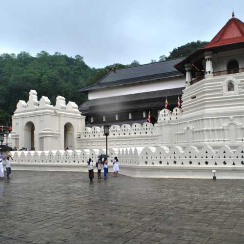 Храм зуба Будды, Шри Далада Малигава.