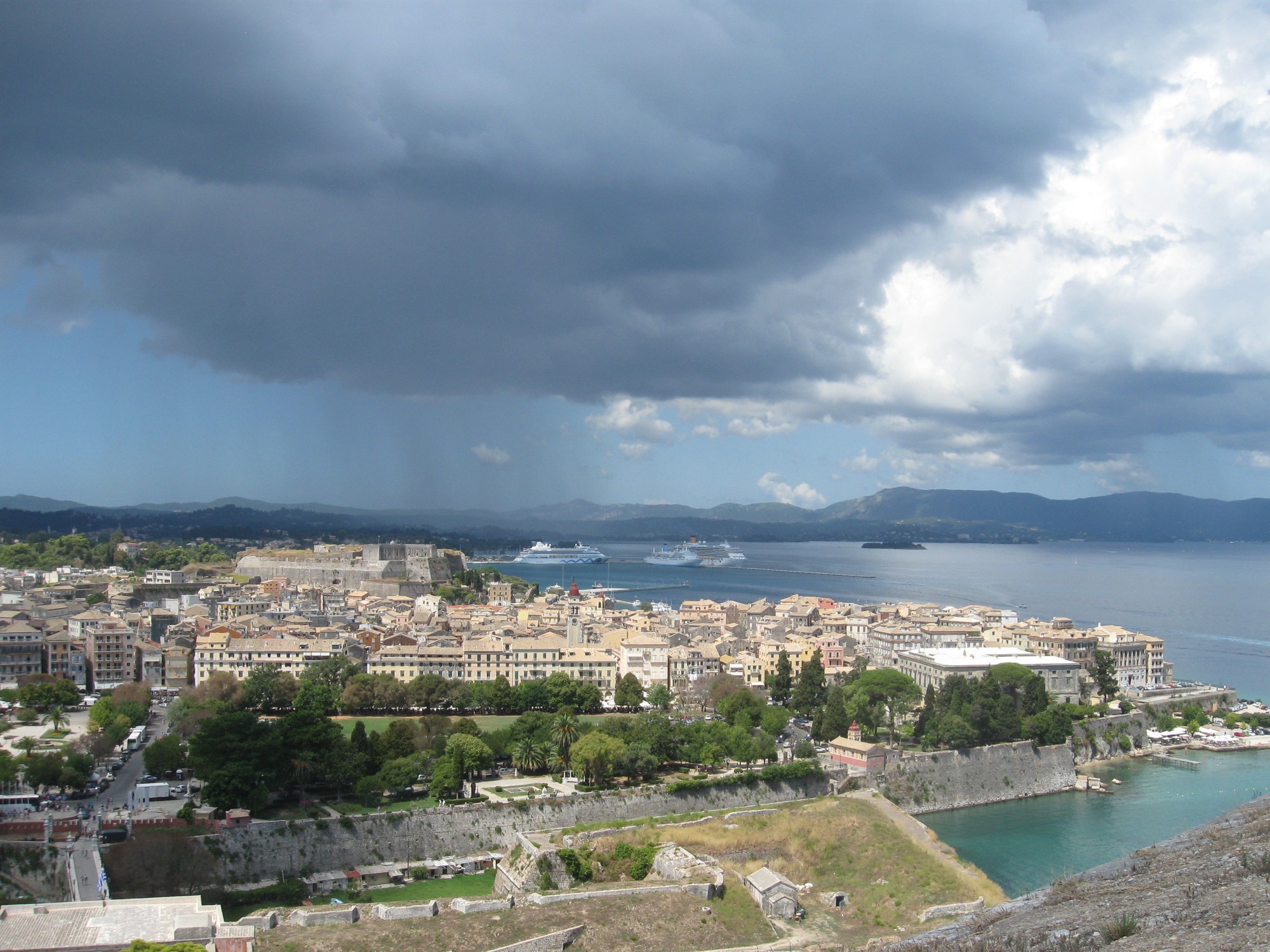 Вид на город, Старую крепость и море от Новой крепости, Керкира (Корфу)